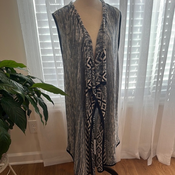 Stylish Blue and White Cardigan - Picture 1 of 3